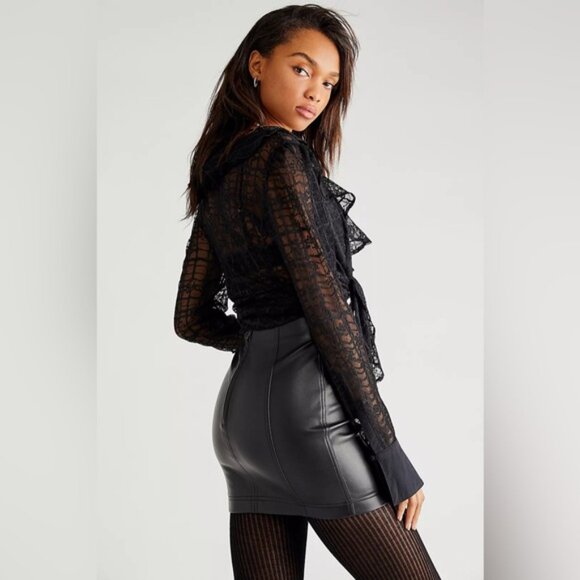 FREE PEOPLE Modern Femme Vegan Leather Mini Skirt Size Small - Picture 2 of 7